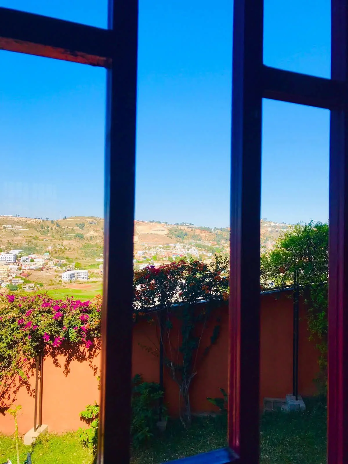 APPARTEMENT MEUBLÉ T3 A LOUER AMBATOBE
